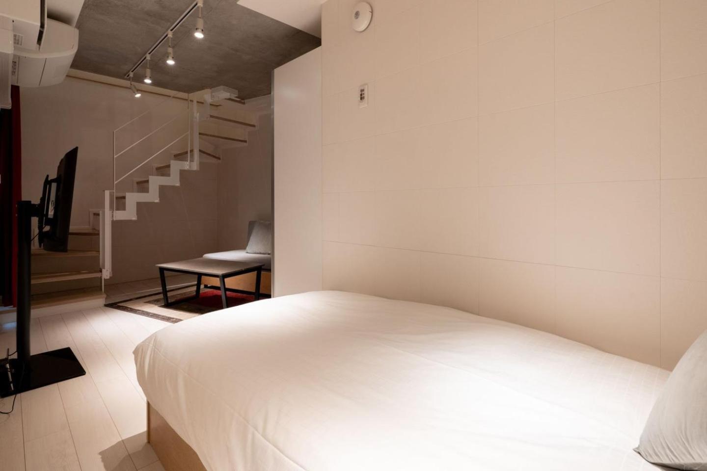 Leclerc Higashi-shinjuku Apartment